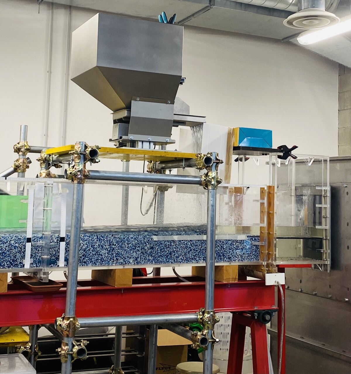 Laboratory flume with sediment feeder used in the aggradation experiments